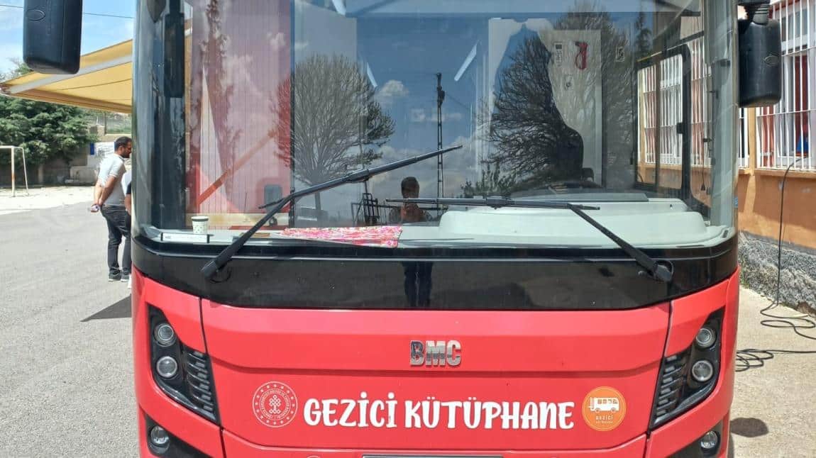 GEZİCİ KÜTÜPHANE OKULUMUZDA